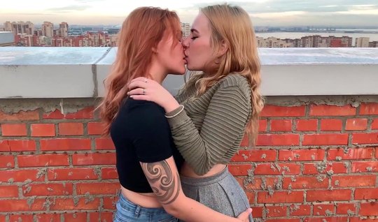 Tattooed lesbian and her girlfriend staged Russian porn on the roof of the house 