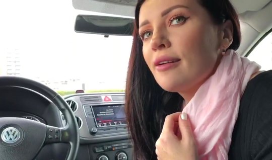 ⁣In the car, the brunette opened her mouth and gives a blowjob to a friend, taking his sperm 