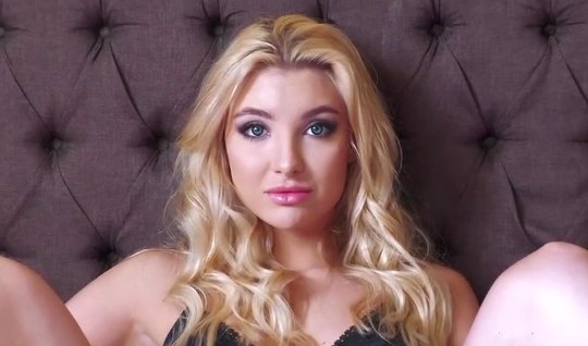 Blonde after a deep blowjob enjoys vaginal sex at the casting 