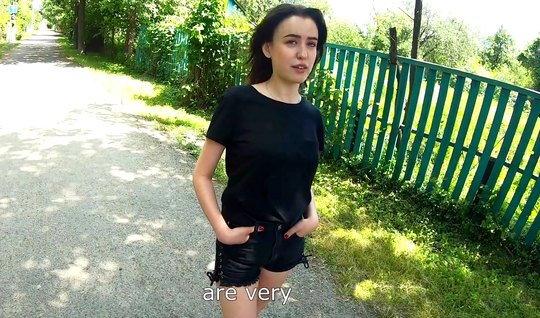 Russian pick-up artist sticks to a young chick and has her in her mouth on the street 