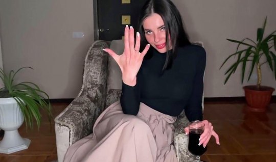⁣Russian slut opened her mouth wider to surprise a guy 