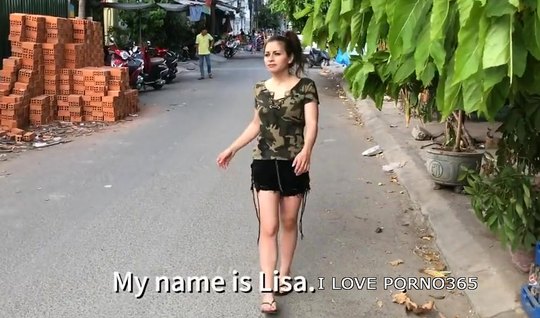 Russian pikaper took the girl on the street and persuaded her to have sex 
