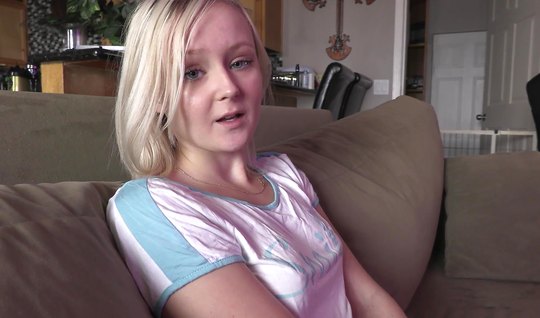 Young beauty Blowjob after jumping on a member of the libertine 