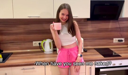 A young Russian woman took off her pink shorts before home fucking 