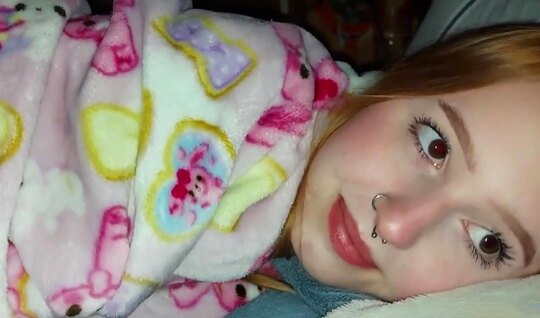 Redhead stepsister can	 sl*** without tasting cock 
