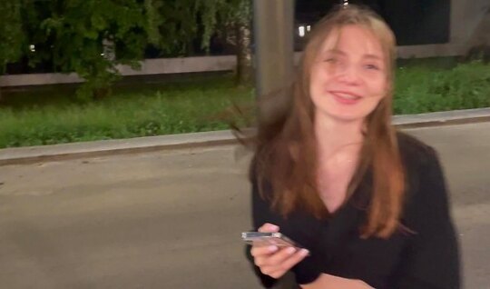 ⁣A young girl fell for a pickup truck and fucked a guy 