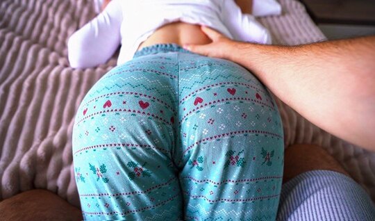 Girlfriend with big ass is always ready for sex in bed 