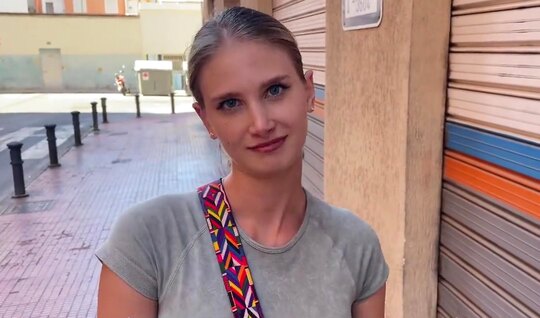 Russian girl came for a massage and enjoyed sex 