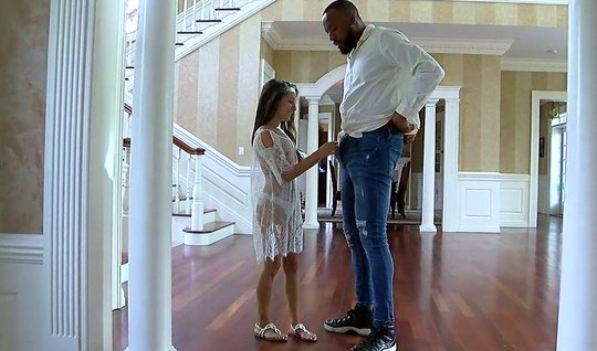 A miniature chick experienced a vivid thrill on a black man’s big dick 