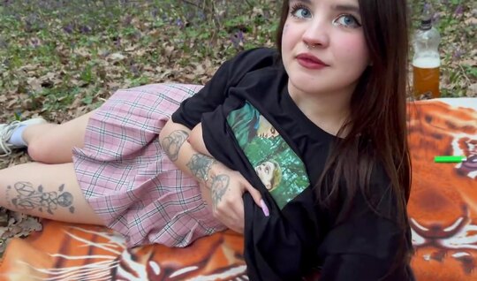 Russian slut is ready to have fun with a guy outdoors 