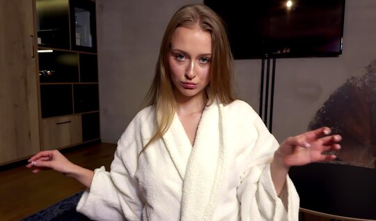 In home porn, the girl actively sucks her chosen one 