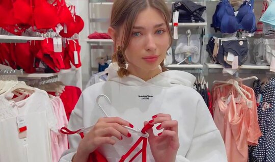 The Russian bitch thanks for shopping with a blowjob in the store 