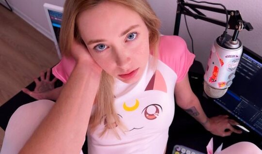 Young chick obediently gives a blowjob on her knees 