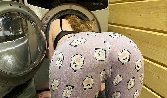 Big-assed Russian chick loves to fuck doggy style 