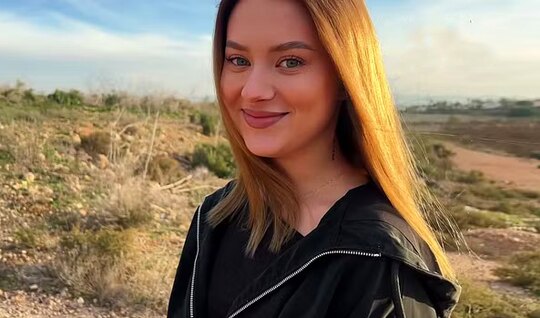 Russian cutie couldn	 resist the pick-up artists dick 
