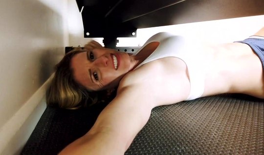 The nurse spreads her legs and enjoys deep anal with the trainer 