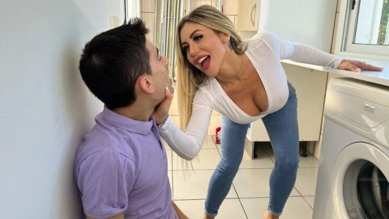 Lil Humpers | Getting Stepmom Wet (Carla Boom, Jordi El NiÃ±o Polla) 