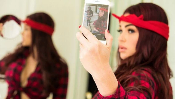 Brazzers | Go Fuck Your Selfie! (Keiran Lee, Skyla Novea) 
