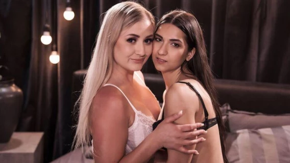 Lesbea | Nubile Lesbians Facesitting Orgasm (Moona Snake, Cayla Lyons) 