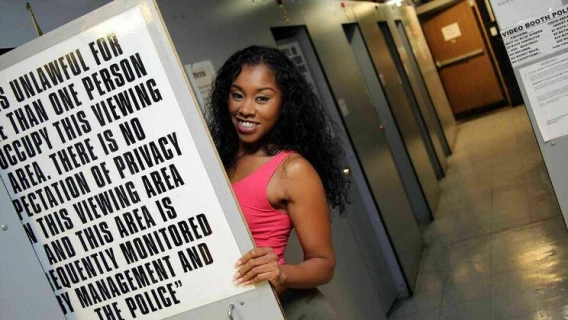 Glory Hole Initiations | Yasmine De Leon (Yasmine De Leon) 
