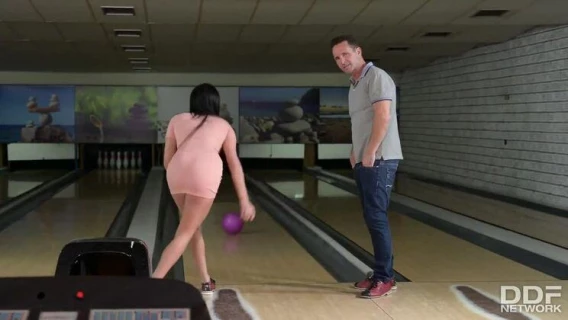 ⁣Hands On Hardcore | Nataly Gold, Anissa Kate - Girls At The Bowling Alley Do Some Good Ball-polishing (Anissa Kate, Nataly Gold) 