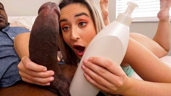 ⁣Bangbros Clips | Stretching Out Brookies Pussy (Brookie Blair, Brickzilla) 