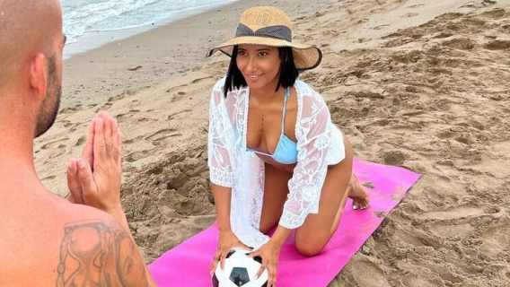 GF Leaks | Beach Bums (Potro De Bilbao, Alika Penagos) 