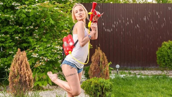 Club Sweethearts | Squirt Gun And Pussy Fun (Tea Mint) 