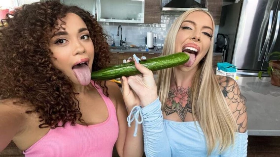 We Live Together | Baking With Babes (Willow Ryder, Cassidy Luxe) 