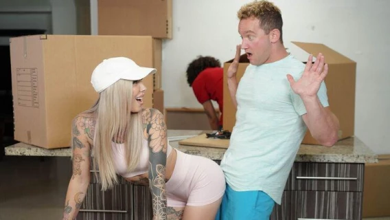 ⁣Crazy College GFs | Moving In On My New Roommate (Van Wylde, Cassidy Luxe) 