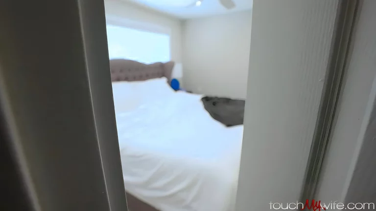 ⁣Honey, Hide In The Bathroom & Watch 
