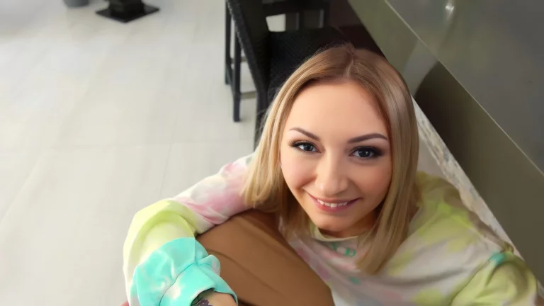 Sneaky Stepsister Chloe Temple Sucks Stepbros Dick 