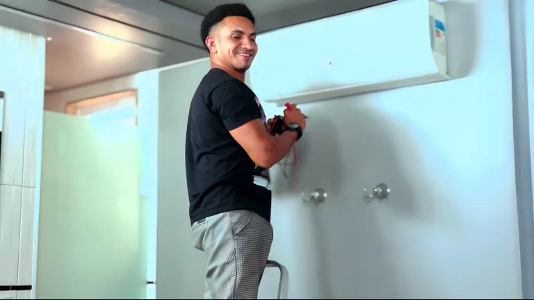 ⁣Sabrina Is Fucked By The Air Conditioner Repairman 