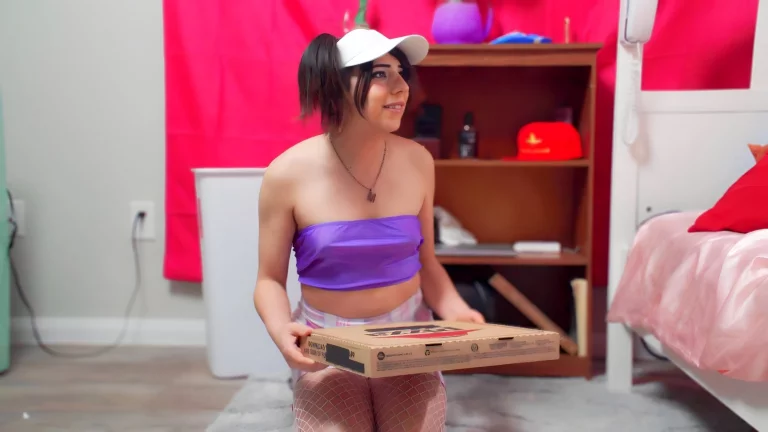 Pizza Delivery Trans Girl Neci Archer Gets A New Job 