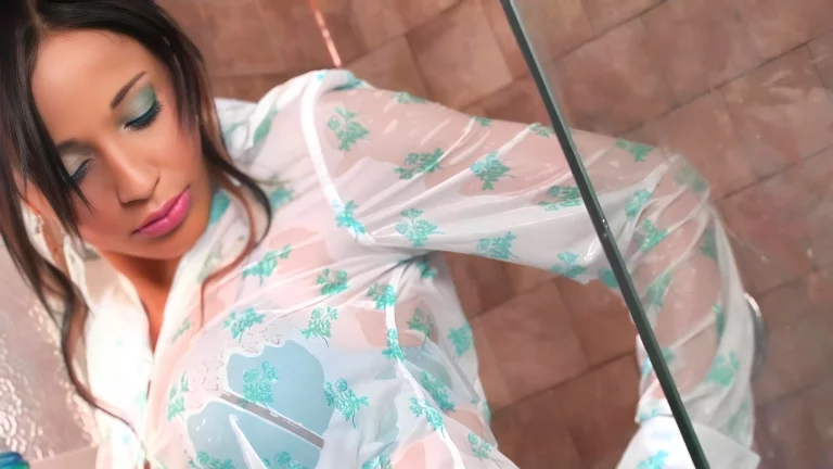 ⁣Steamy Encounters: Romana Ryder & Her Fiery Partner In The Shower 