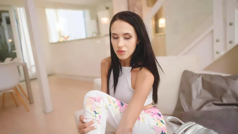 Hot Moldovian Babe Alyssa Bounty Gets Good Fucking And Cum On Her Sexy Feet 