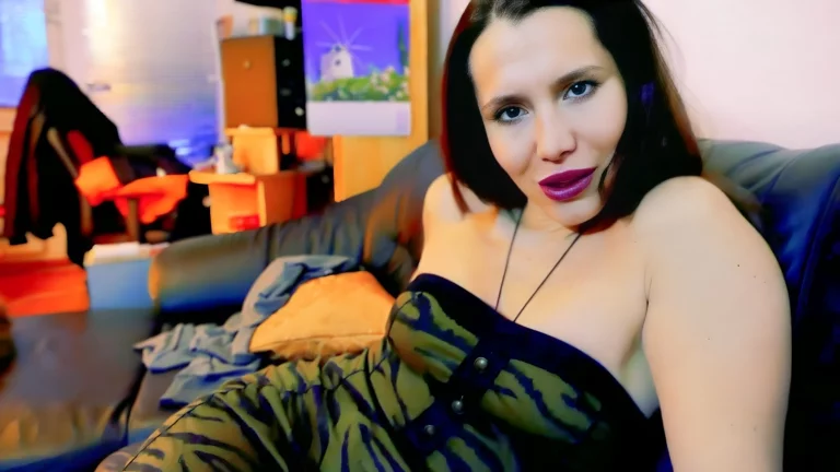 Mature Slut Picked Up And Fucked In The Bedroom 