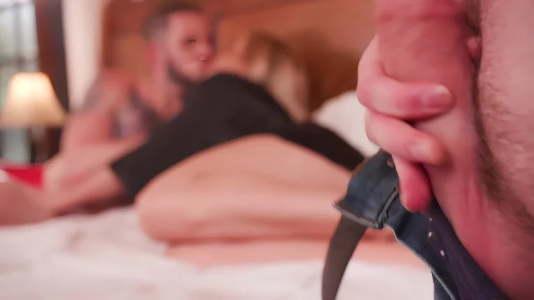 ⁣Horny Couple Have Bi-Sex With A Stud 