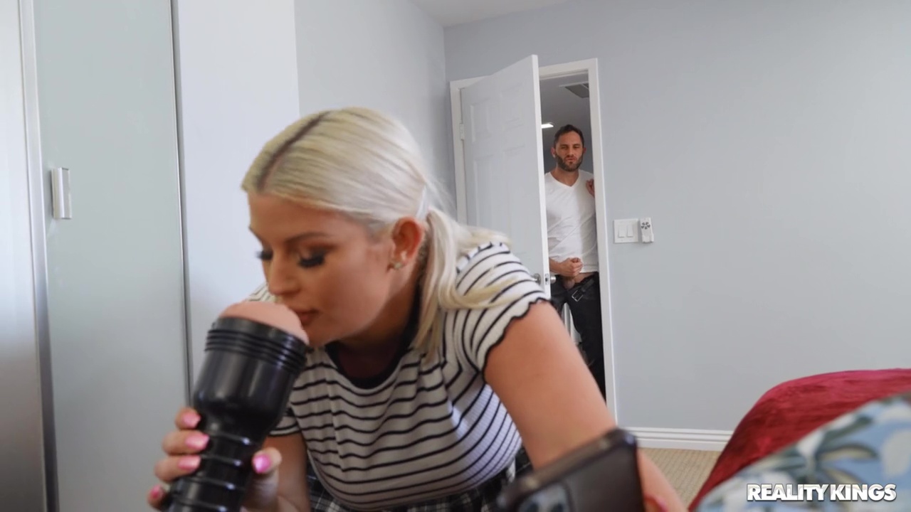 ⁣Sex Crazed Stan Gets Fucked  