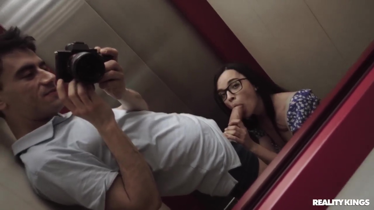 Risky Public Sex With My Girlfriend  