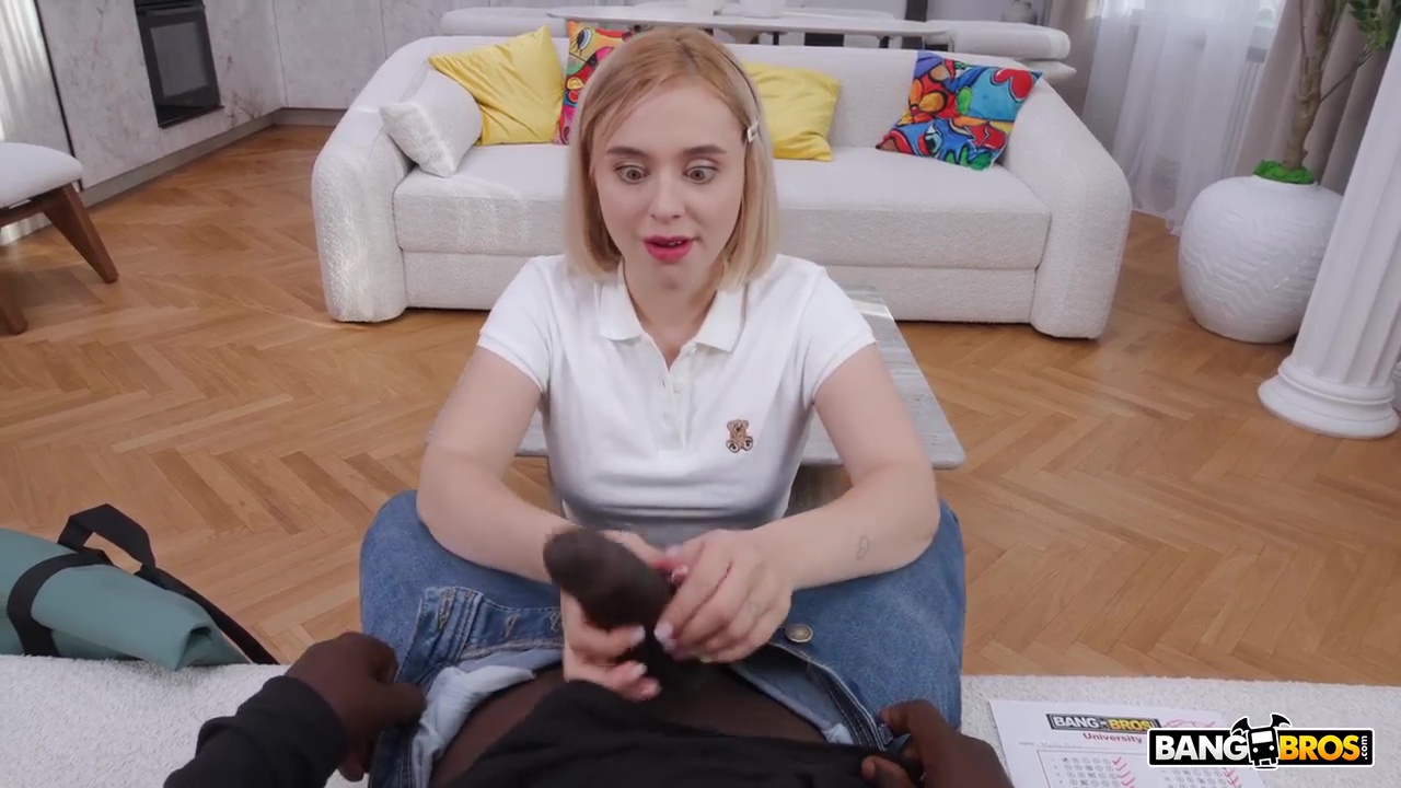 Molly Loves Anal  