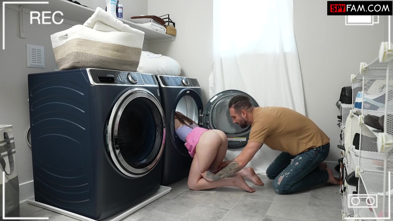 ⁣Stuck Stepdaughter  