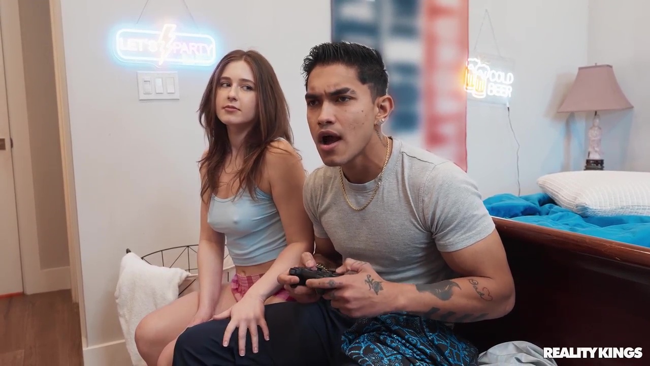 ⁣Busting With My Horny Roommate  