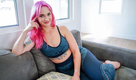 Milf with bright hair is ready to give a blowjob and doggy style 