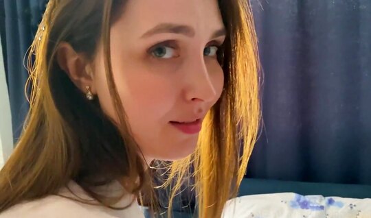 The guy persuaded the Russian mother to have sex together in bed 