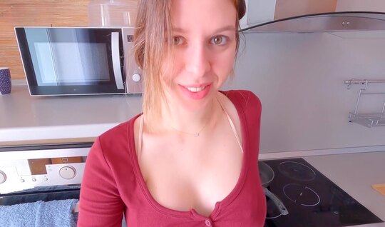Russian girl showed her tits and agreed to sex 
