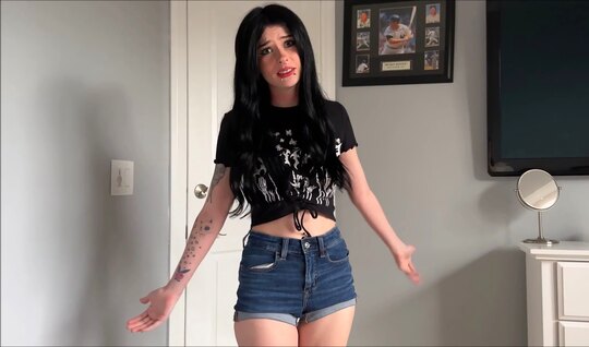 Brunette came to a friend for a buzz in home porn 