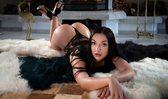 Sexy girl with a gorgeous ass gets high from anal 