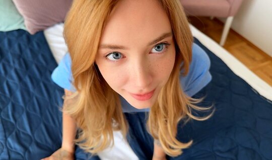 ⁣Young cutie couldn	 resist a sweet cock 