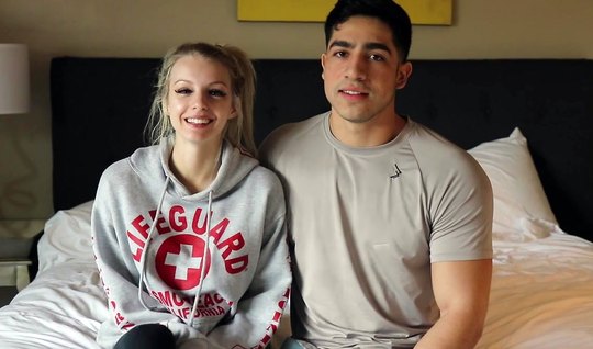 Tattooed slut came to the casting and had sex with a brunette 